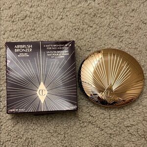 Charlotte Tilbury Airbrush Bronzer in 4 DEEP